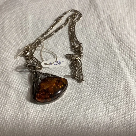 AMBER NECKLACEORNATE. Lovely chain. CALA DESIGN TOO ARTIST MADE
